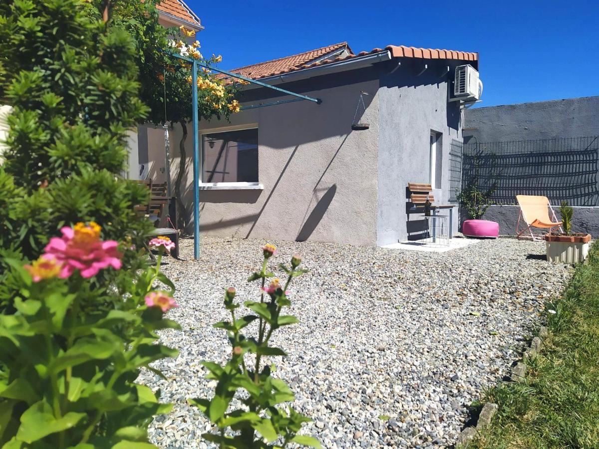 Studio 26 Vic-le-Comte Exterior photo